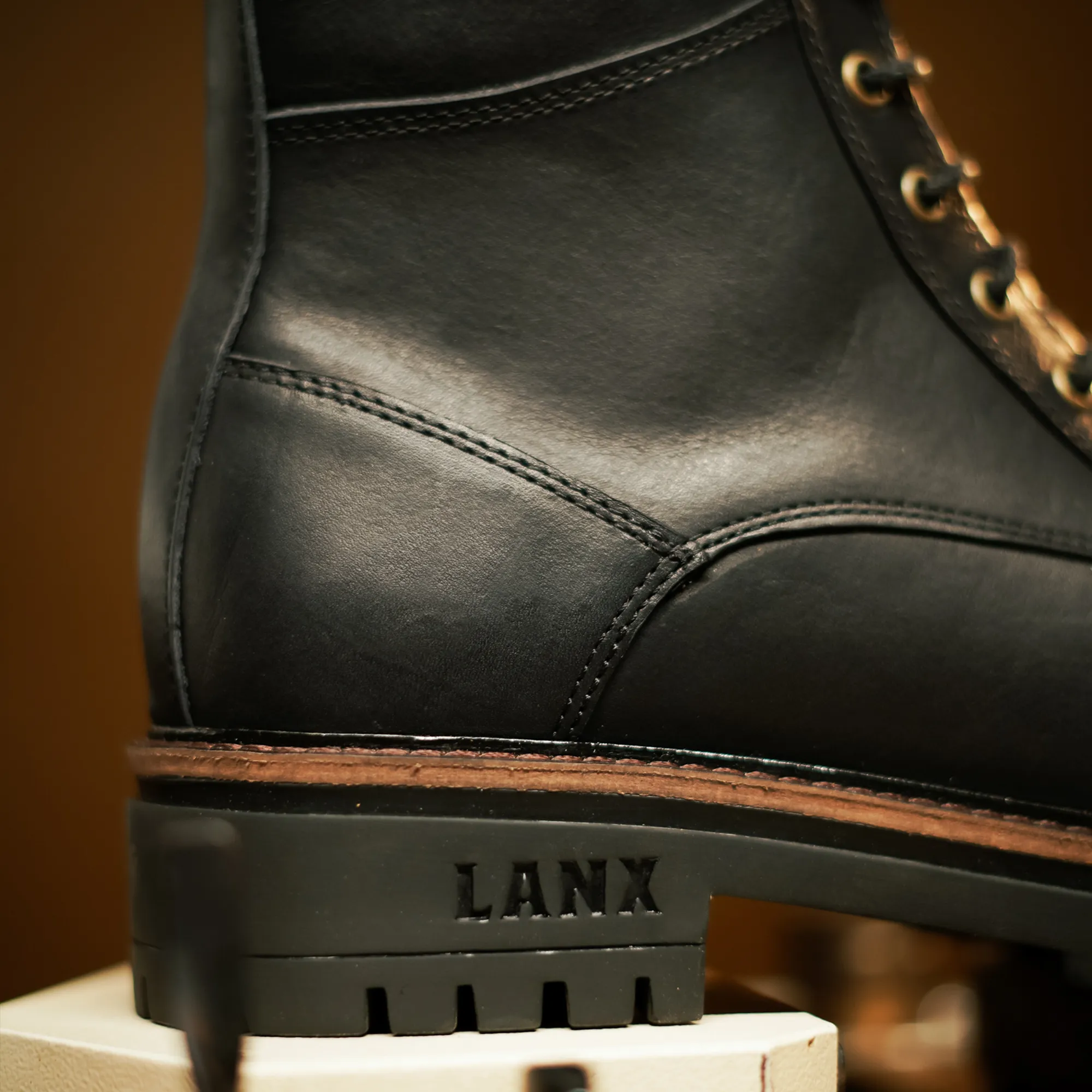 GARNETT / BLACK
